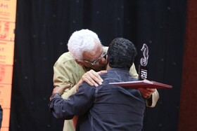 از تأخیر یکساعته در آغاز آئین پایانی تا انتقاد کیومرث پوراحمد به سردیس شهیدآوینی