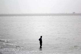 ورود گرد و خاک و ریزگردها، از روز سه‌شنبه، سوم خرداد به کشور، آسمان شهرهای بندرعباس و تبریز را به رنگ خاکی درآورد. این در حالیست که اغلب شهرهای غربی درگیر این پدیده هستند.