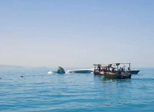 سقوط یک فروند هواپیمای آموزشی در آبهای جزیره قشم سقوط یک فروند هواپیمای آموزشی در آبهای جزیره قشم