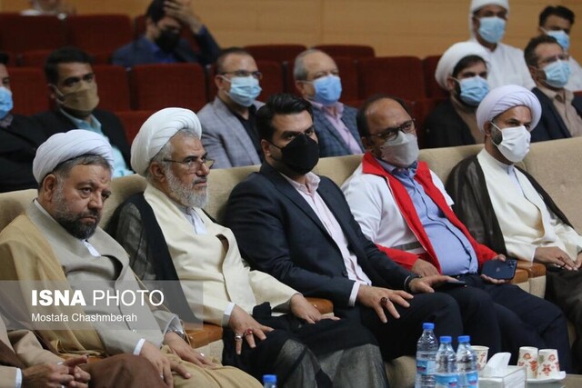 انقلابی ماندن زحمت بیشتری دارد/ولایت محور اتحاد جامعه اسلامی است