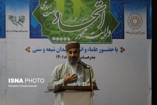 انقلابی ماندن زحمت بیشتری دارد/ولایت محور اتحاد جامعه اسلامی است