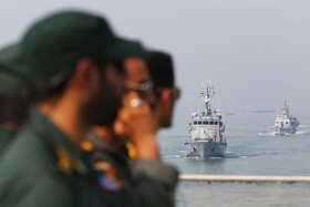 رژه دریایی به مناسبت هفته دفاع مقدس در خلیج فارس