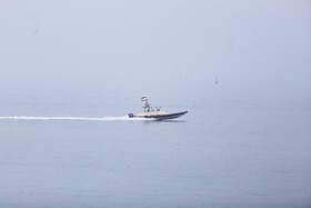 رژه دریایی به مناسبت هفته دفاع مقدس در خلیج فارس