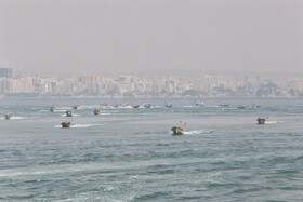 رژه دریایی به مناسبت هفته دفاع مقدس در خلیج فارس