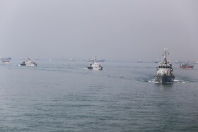 رژه دریایی به مناسبت هفته دفاع مقدس در خلیج فارس