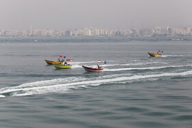 رژه دریایی به مناسبت هفته دفاع مقدس در خلیج فارس