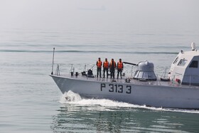 رژه دریایی به مناسبت هفته دفاع مقدس در خلیج فارس