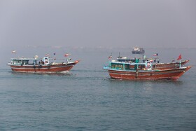 رژه دریایی به مناسبت هفته دفاع مقدس در خلیج فارس