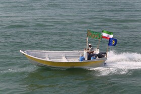 رژه دریایی به مناسبت هفته دفاع مقدس در خلیج فارس