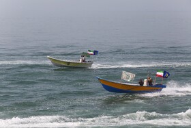 رژه دریایی به مناسبت هفته دفاع مقدس در خلیج فارس