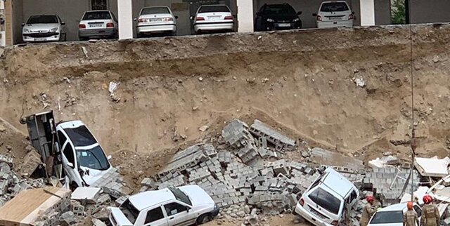 توضیحات آب منطقهای درباره ریزش پارکینگ یک ساختمان در بندرعباس توضیحات آب منطقهای درباره ریزش پارکینگ یک ساختمان در بندرعباس