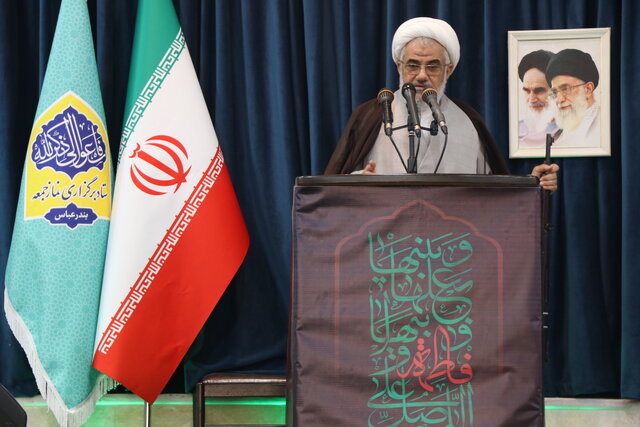 امام جمعه بندرعباس: مردم اجازه ضربه زدن بیگانگان به انقلاب را ندادهاند امام جمعه بندرعباس: مردم اجازه ضربه زدن بیگانگان به انقلاب را ندادهاند