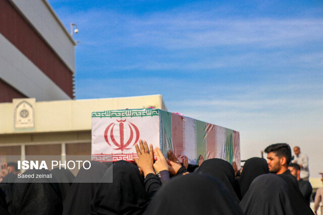 تجدید میثاق مردم هرمزگان با آرمانهای شهدا در حسینیه «معراج» تجدید میثاق مردم هرمزگان با آرمانهای شهدا در حسینیه «معراج»