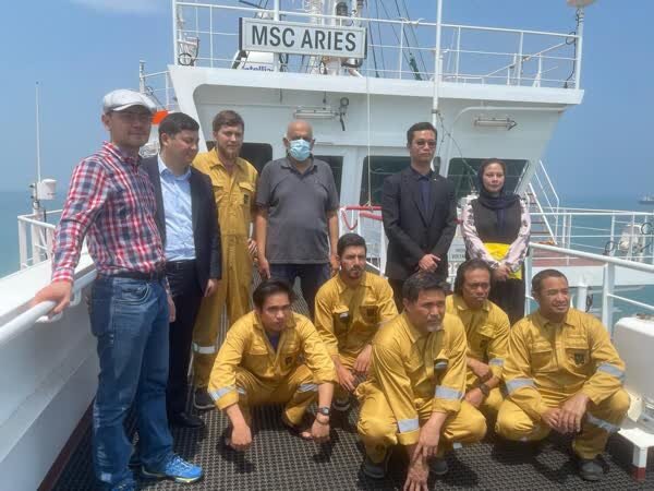 دیدار نمایندگان روسیه، پاکستان و فلیپین با خدمه‌های خود در کشتی‌ توقیفی MCS Arie