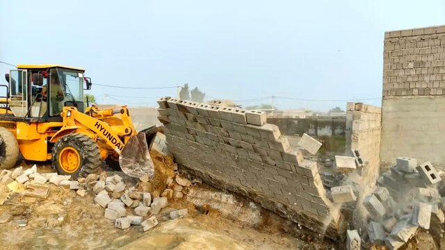 رفع تصرف ۷۶۲۳ مترمربع زمین ملی در بندر خمیر