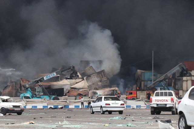 تصویر محل حادثه - دقایقی پیش خانوادههای دارای مفقودی به پزشکی قانونی مراجعه کنند