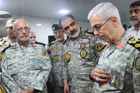 بازدید سرلشکر باقری از کارخانجات نیروی دریایی ارتش در بندرعباس