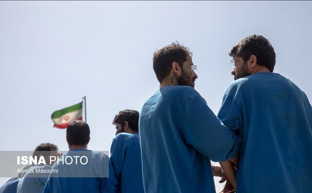 بازداشت ۵۵ تبعه غیرمجاز در عملیات مقابله با قاچاق سوخت در بندر کرگان میناب