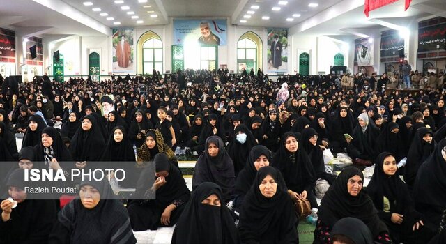 نمایش وفاداری مردم بندرعباس به آرمان‌های انقلاب در مراسم تشییع شهید آذربادگان
