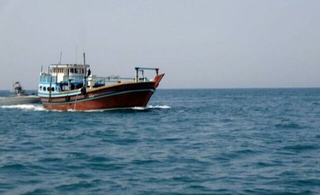 تصویر تزیینی است توقیف شناور حامل ۱۴۰ هزار لیتر سوخت قاچاق در بندرعباس