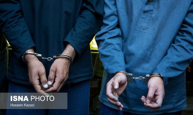عکس تزئینی است بازداشت سارق قاپزن و مالخر مرتبط با او در قم