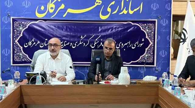 نیمی از خط ساحلی ایران در هرمزگان / ۱۴ جزیره در انتظار توسعه