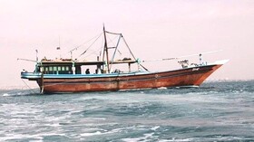 توقیف لنج حامل کالای قاچاق در بندرلنگه
