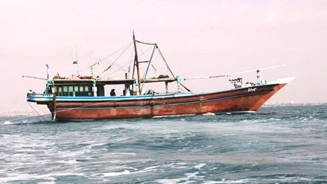 توقیف لنج حامل کالای قاچاق در بندرلنگه