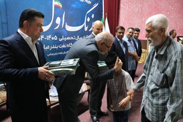 راه قدرت و توسعه کشور از مسیر آموزش می‌گذرد