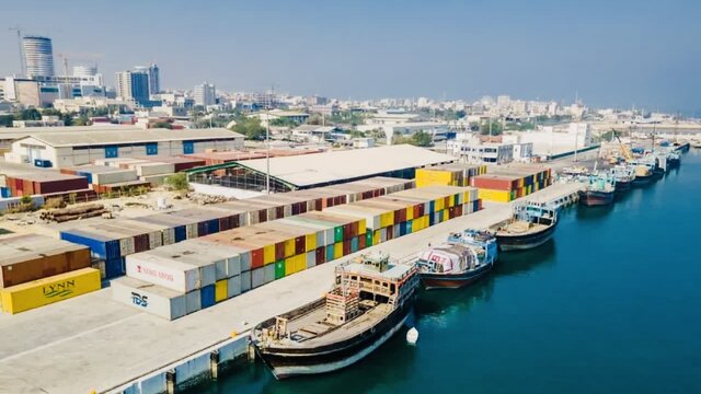 صادرات ۵۸۳ هزار تُن کالا از گمرک منطقه آزاد قشم