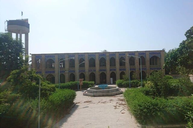 مسئولان قضایی برای تعیین تکلیف عمارت کلاهفرنگی بندرعباس وارد عمل شدند مسئولان قضایی برای تعیین تکلیف عمارت کلاهفرنگی بندرعباس وارد عمل شدند