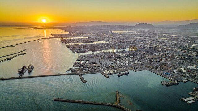 تخلیه و بارگیری کالا در بنادر غرب هرمزگان از ۸ میلیون تن عبور کرد تخلیه و بارگیری کالا در بنادر غرب هرمزگان از ۸ میلیون تن عبور کرد