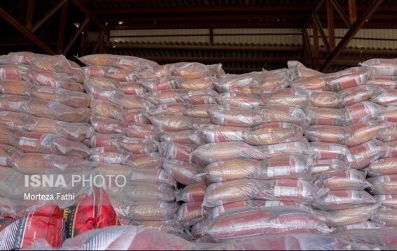 عکس تزئینی کشف انبار ۲۰ تن برنج خارجی قاچاق در بندرعباس