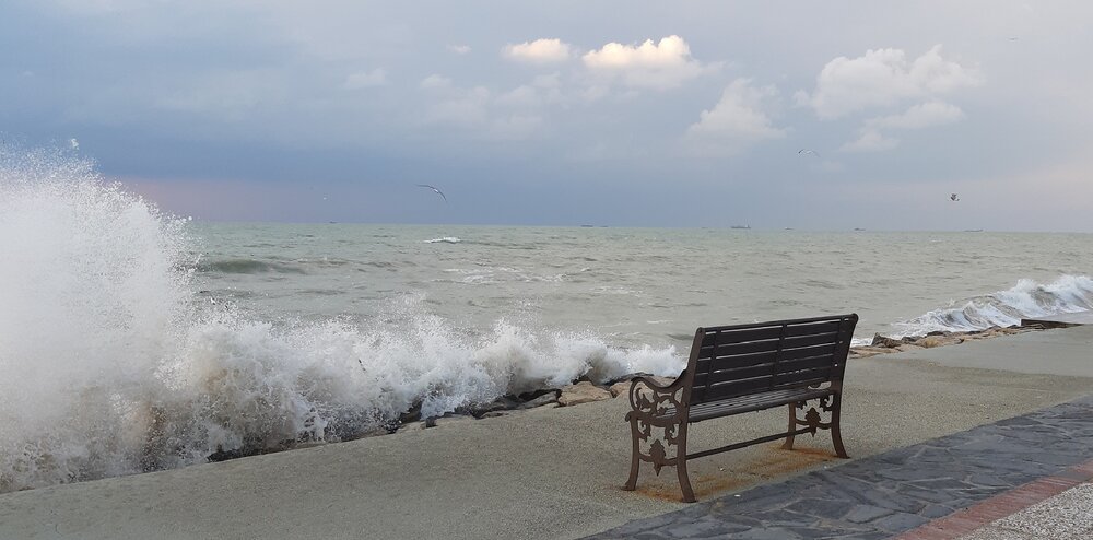 گذر ابر و وزش باد در آسمان هرمزگان / احتمال رگبار پراکنده در برخی نقاط استان