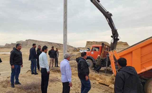 اختلال برق و آنتن‌دهی جاده گوران قشم در پی بارش شدید باران