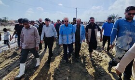 استاندار هرمزگان: دولت تا بازگشت کامل زندگی کنار مردم سیل‌زده جاسک می‌ماند