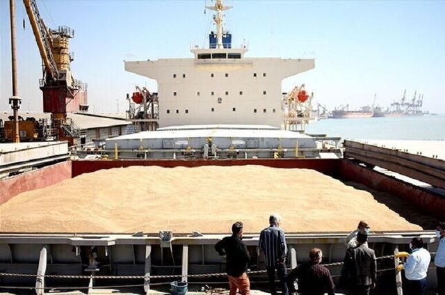 پهلوگیری یک فروند کشتی ۶۶ هزار تنی گندم در بندر شهید رجایی