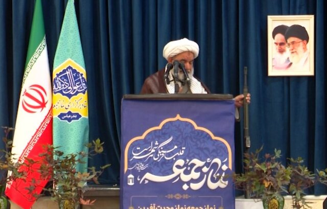 امام جمعه بندرعباس: اقتدار دفاعی ایران دشمنان را از جنگ مستقیم ناامید کرده است