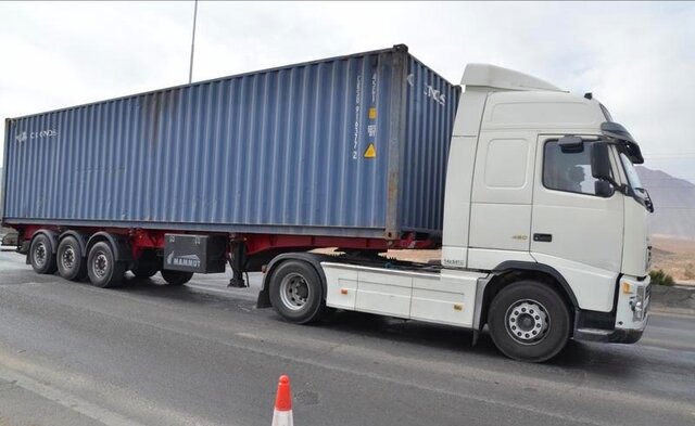 توقیف کامیون تریلی حامل کالای قاچاق در یکی از بنادر هرمزگان