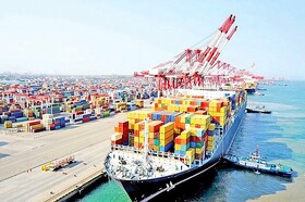 پهلودهی بیست‌وچهارمین کشتی کالاهای اساسی در بندر شهید رجایی