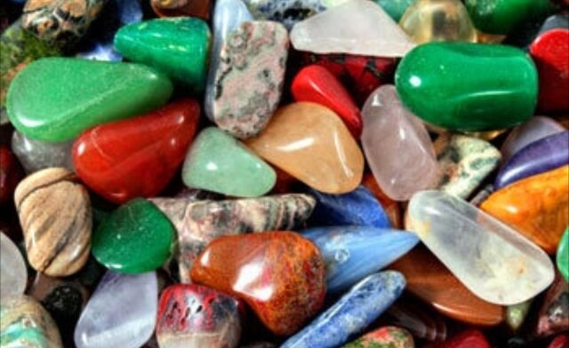 کشف ۲۰ تن سنگ‌های معدنی و تزئینی قاچاق در بندرعباس