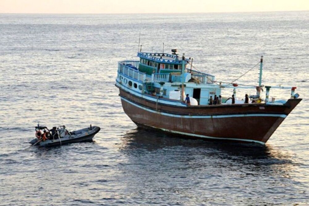 توقیف ۴ شناور متخلف و کشف کالای ممنوعه در آبهای جاسک