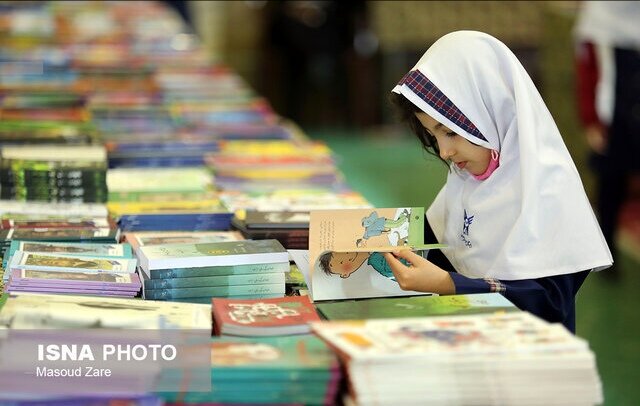 آغاز به‌ کار نمایشگاه کتاب در فرهنگسرای شهید بهشتی میناب