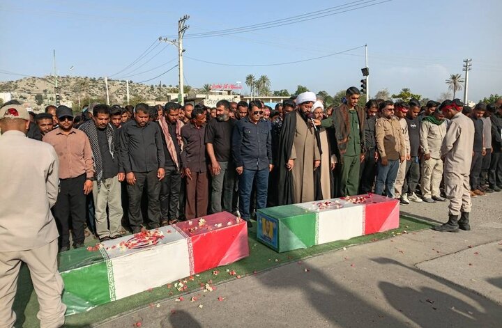 برگزاری تشییع پیکر دو شهید ناو دنا در میناب