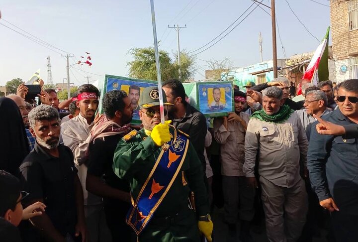 برگزاری تشییع پیکر دو شهید ناو دنا در میناب