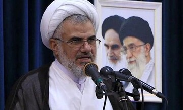 امام‌جمعه بندرعباس: نیروهای دفاعی و جهادی نقش مؤثری در عرصه‌های مختلف دارند