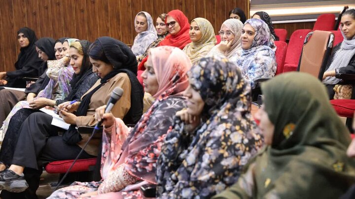 تولیدات هنری قشم را به بازارهای ملی متصل می‌کنیم