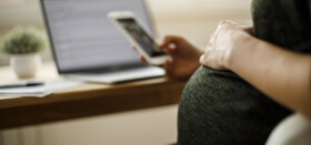 قرار گرفتن مادران باردار در معرض تلفن همراه موجب مشکلات رفتاری در کودکان می‌شود
