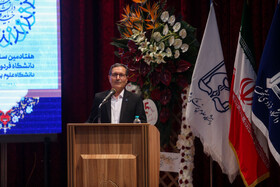 محمد کافی، رییس دانشگاه فردوسی مشهد در مراسم هفتادمین سالگرد تاسیس دانشگاه فردوسی و علوم‌ پزشکی مشهد