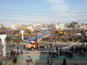 سقوط پل عابر پیاده در بزرگراه شهید چراغچی مشهد